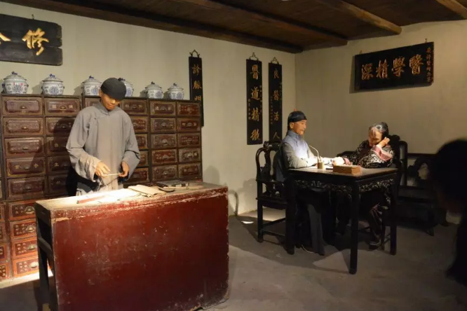 【昆中药杯·最美药店人】我们不生产美，我们是药店圈的星探